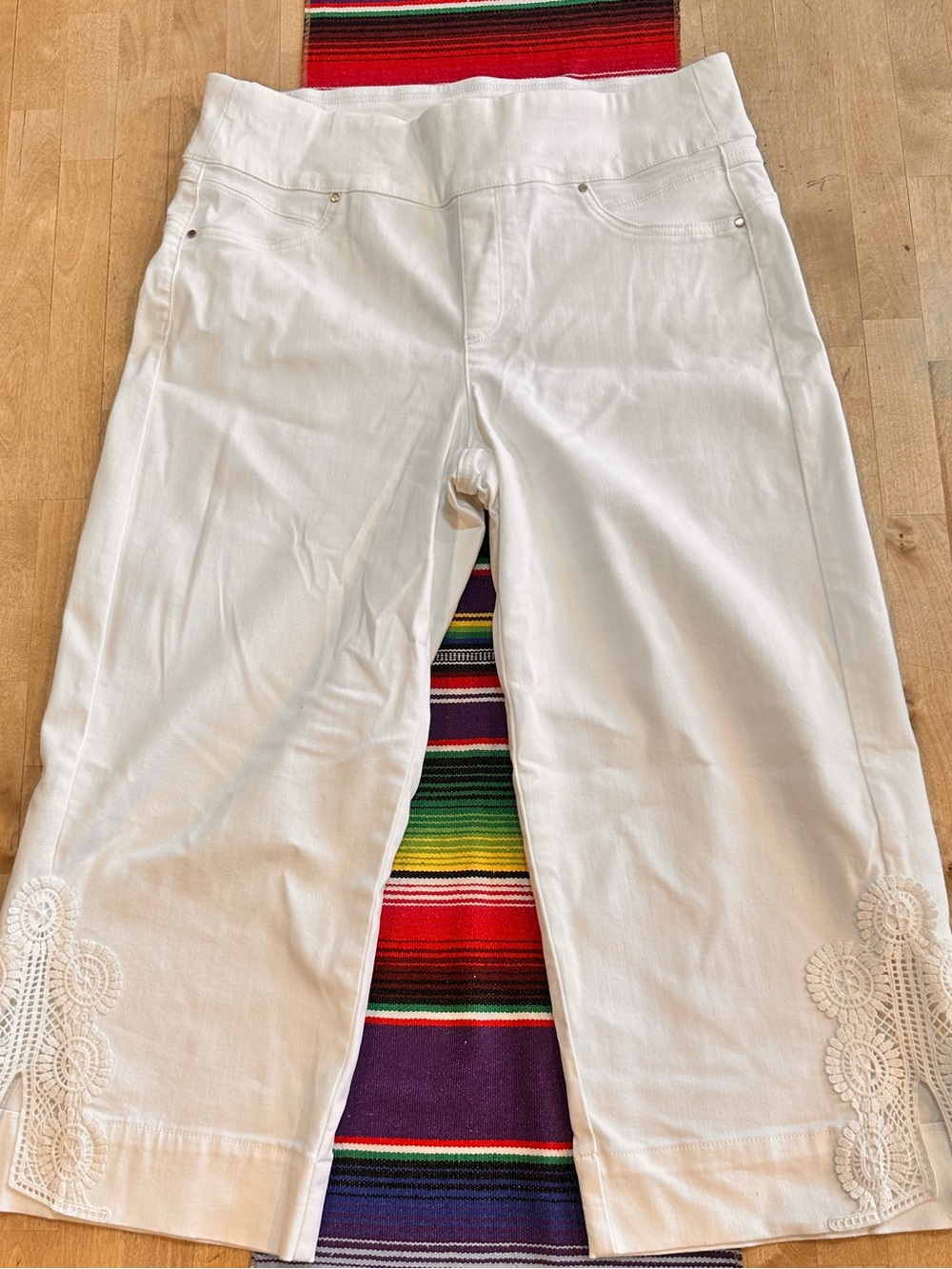 Chico's White Cropped Lace-Trim Ankle Pants